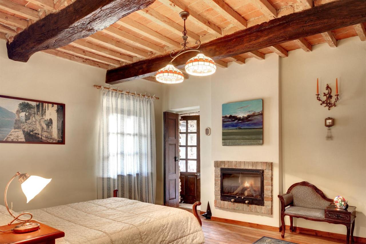 La Dolce Vite Apartment Tonco Bagian luar foto